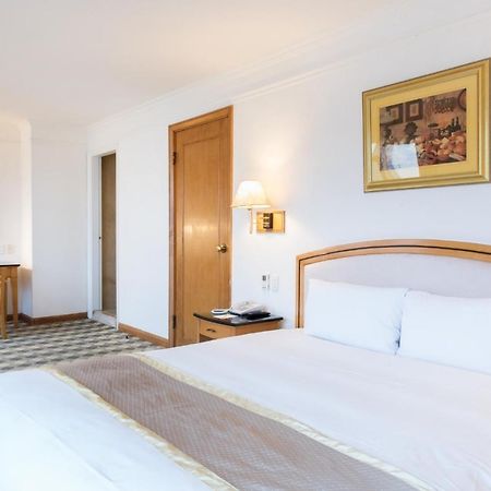 Hometel Hotel Каосюн Екстериор снимка