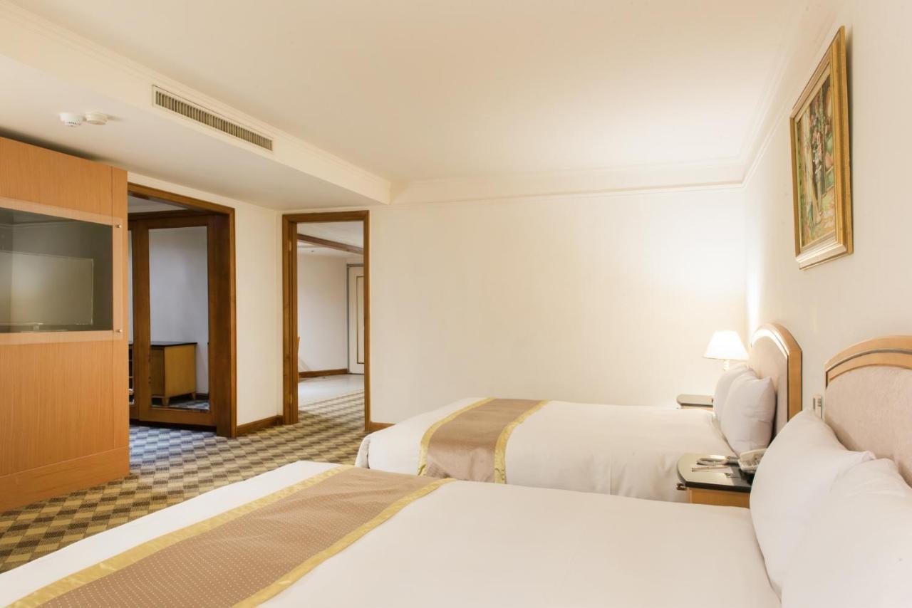 Hometel Hotel Каосюн Екстериор снимка