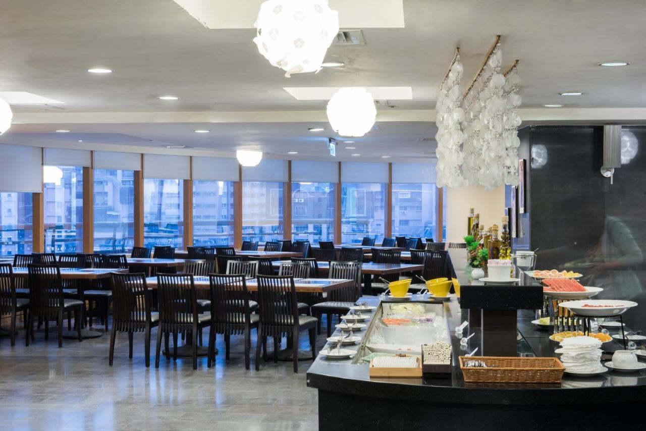 Hometel Hotel Каосюн Екстериор снимка