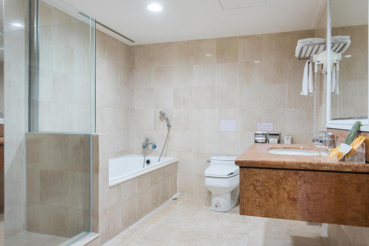 Hometel Hotel Каосюн Екстериор снимка