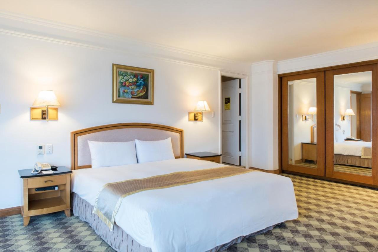 Hometel Hotel Каосюн Екстериор снимка