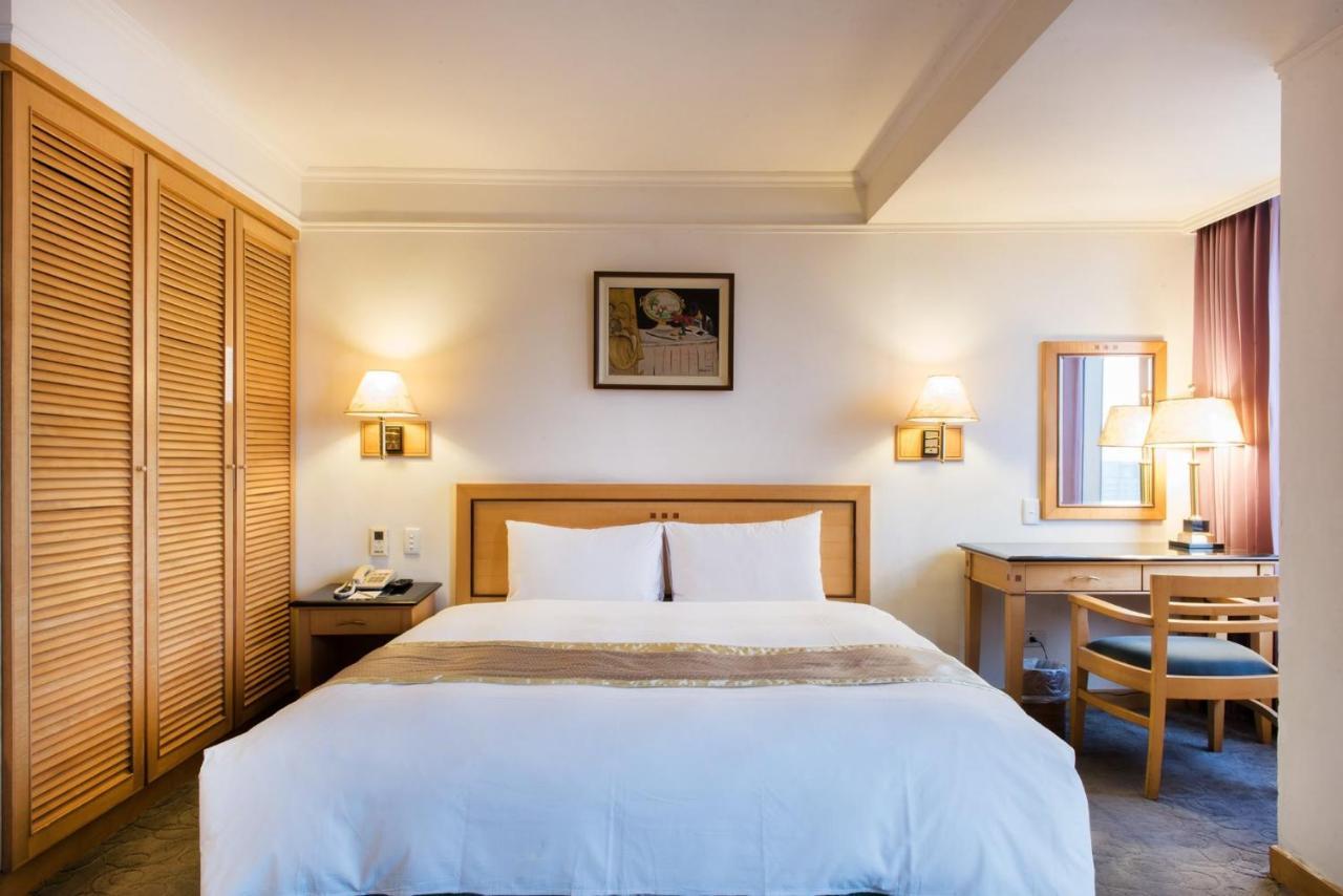 Hometel Hotel Каосюн Екстериор снимка