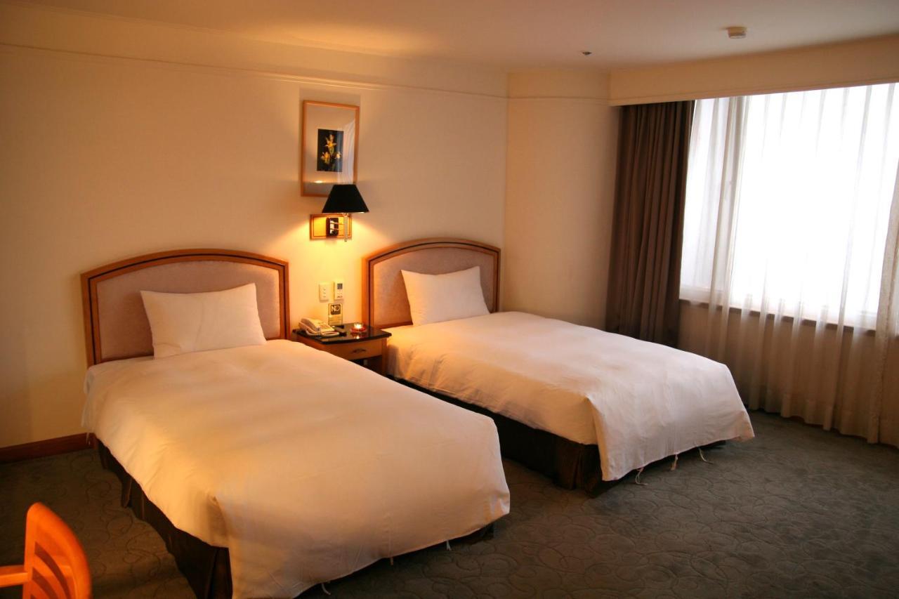 Hometel Hotel Каосюн Екстериор снимка