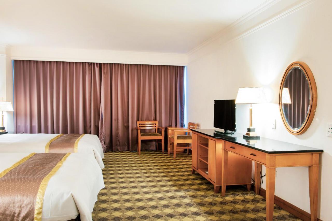 Hometel Hotel Каосюн Екстериор снимка
