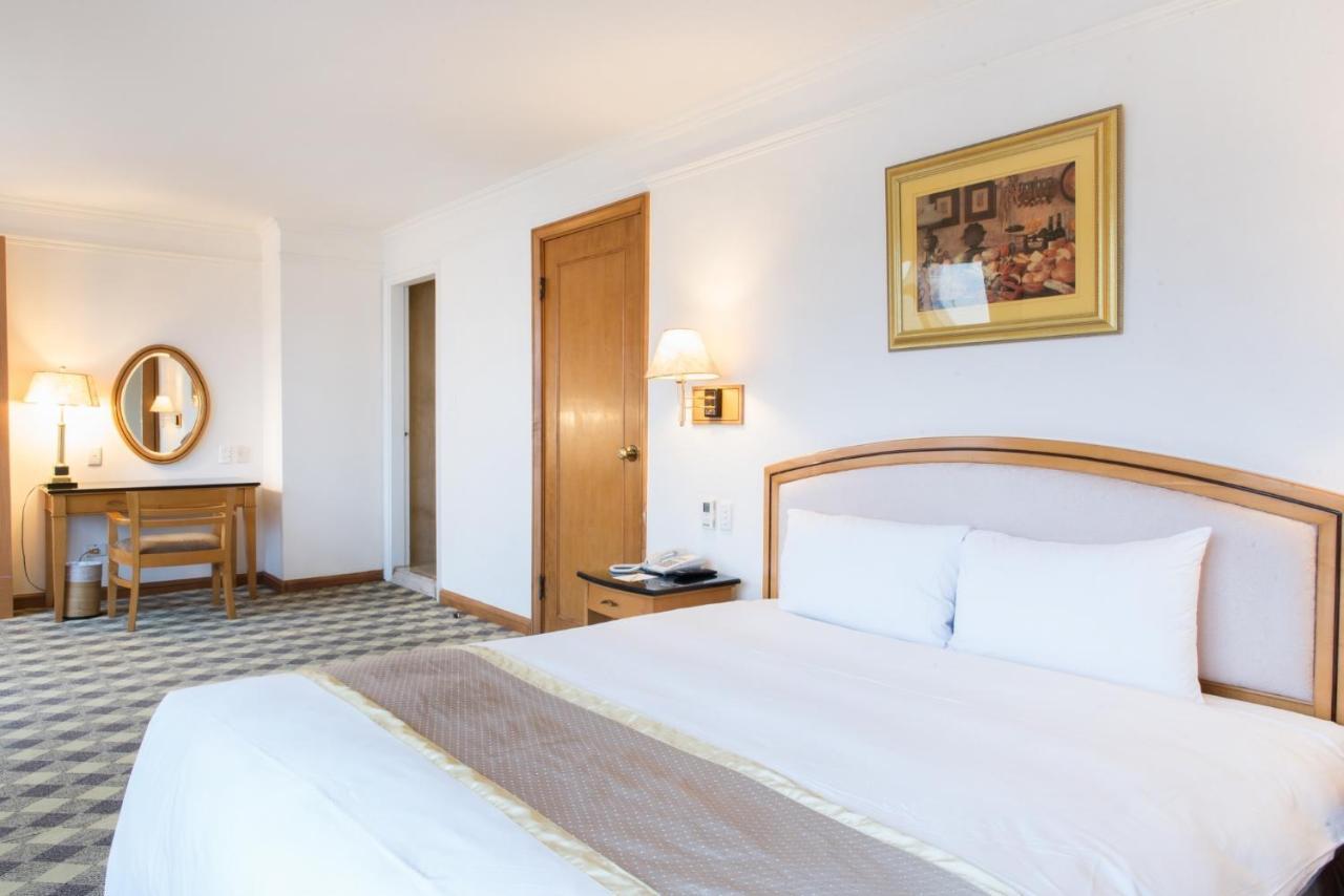 Hometel Hotel Каосюн Екстериор снимка